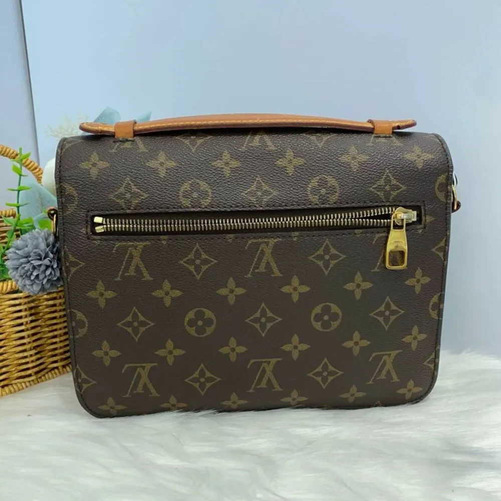 Louis Vuitton Women Pre-Loved Bag Very Good Condition - Picture 4 of 8